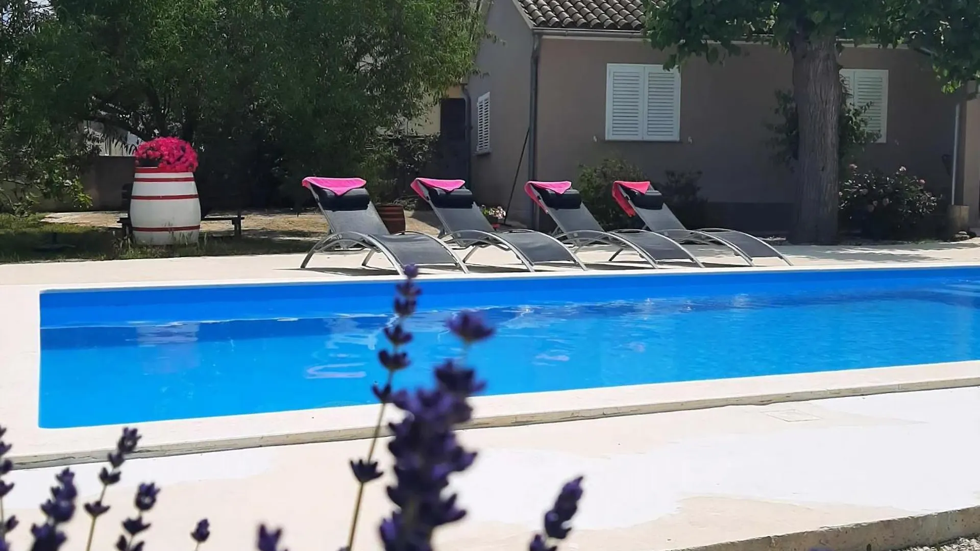 Holiday home Ferienhaus Aqua Mit Pool Jadreski